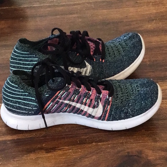 Nike Shoes - Nike free RN flyknit running shoes size 7